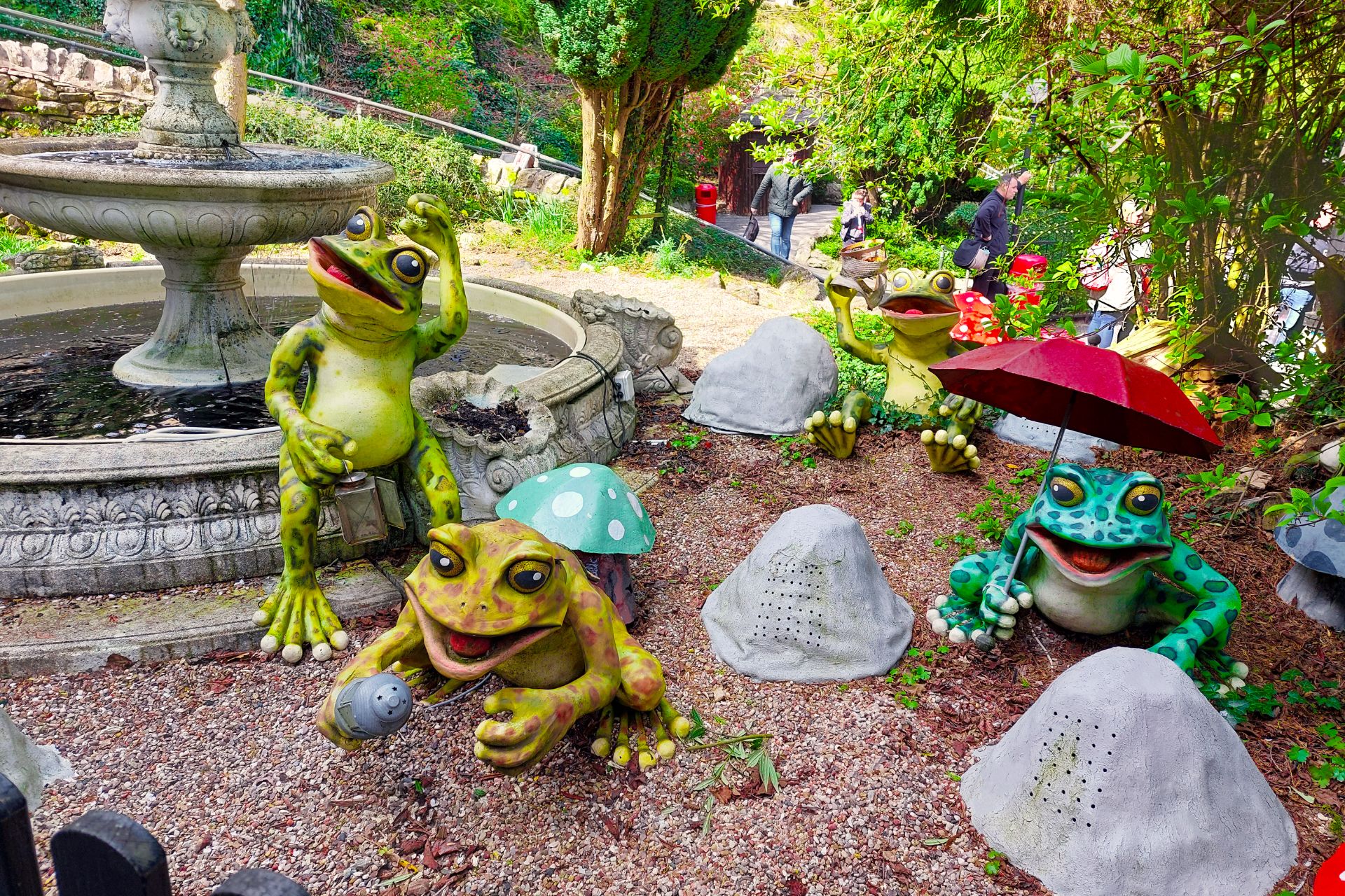 SINGING FROGS